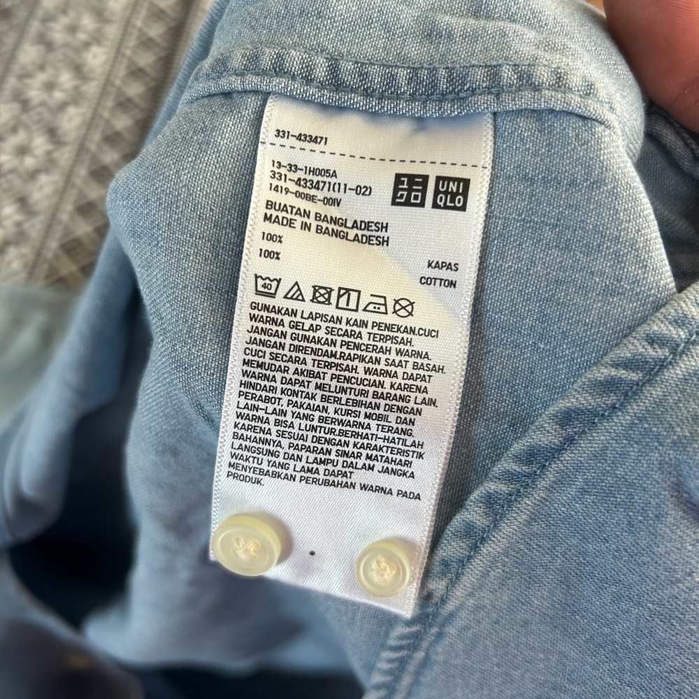 Uniqlo Light Blue Casual Button Down Shirt - Picture 3 of 5